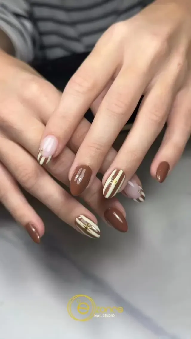 Nail art in bruin en goud